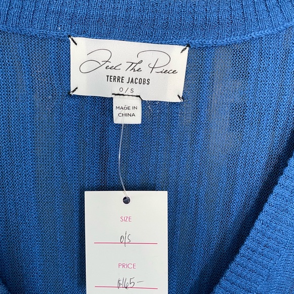 Feel the Piece V Neck Sweater - Picture 2 of 8